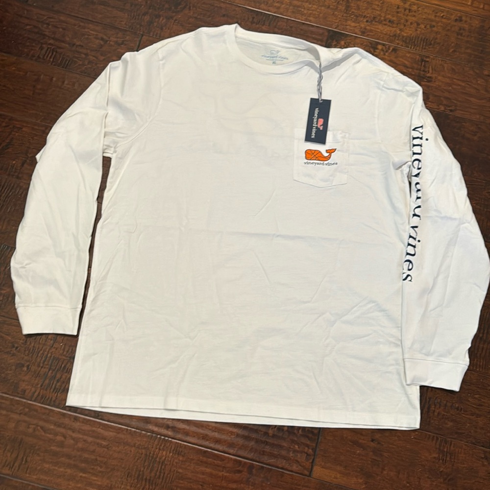 Men’s XL Vinyard Vines longsleeve basketball logo T